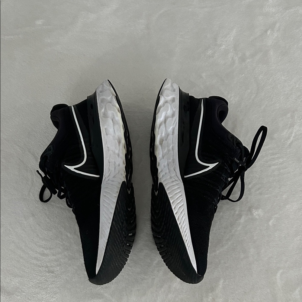Nike React Women's Black and White Running Sneakers. Size 11. - Picture 8 of 10